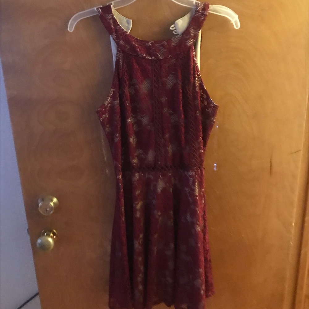 Dresses - Picture 4 of 5